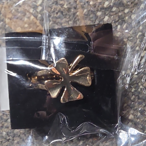 Framed Finish Gold Ring 💍  Dainty - Picture 3 of 3